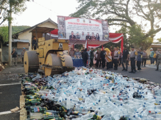 Cipta Kondusif, 14.350 Botol Miras Dimusnahkan Polresta Pati