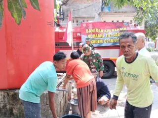 Warga Tlogoayu Gabus Mulai Krisis Air Bersih, Kodim Pati Datang Salurkan Bantuan