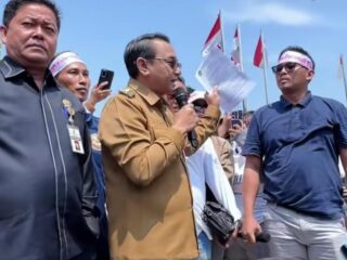 Temui Pendemo, Plt Bupati Minta Dapur MBG di Pati Ambil Pasokan Telur dadi Peternak
