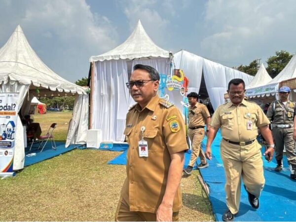Plt Bupati Chandra Minta Pengin Jaga Kebersihan Lingkungan Alun-alun Simpang Lima