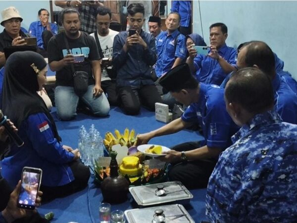 Sederhana Tapi Penuh Makna, Kader Demokrat Pati Rayakan HUT Ke-25 dengan Potong Tumpeng dan Slametan